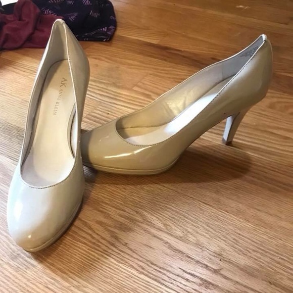 Anne Klein beige high heels. Never worn - Picture 1 of 1